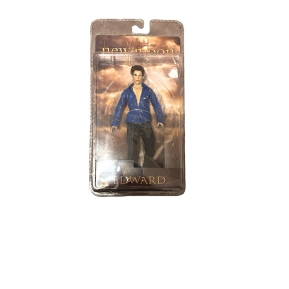 Bin 88 BNIB THE TWILIGHT SAGA. NEW MOON. EDWARD ACTION FIGURE. SERIES 2. - Picture 4 of 8
